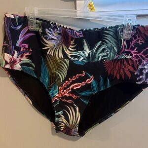 Terra & Sky Black Tropical Print Women's Shorts